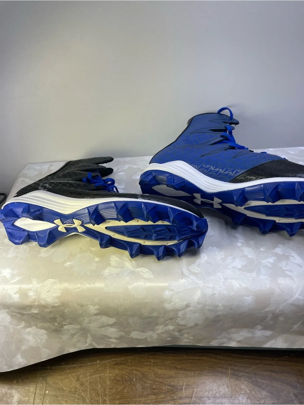 Under Armour Men's Blue and Black Athletic Cleats